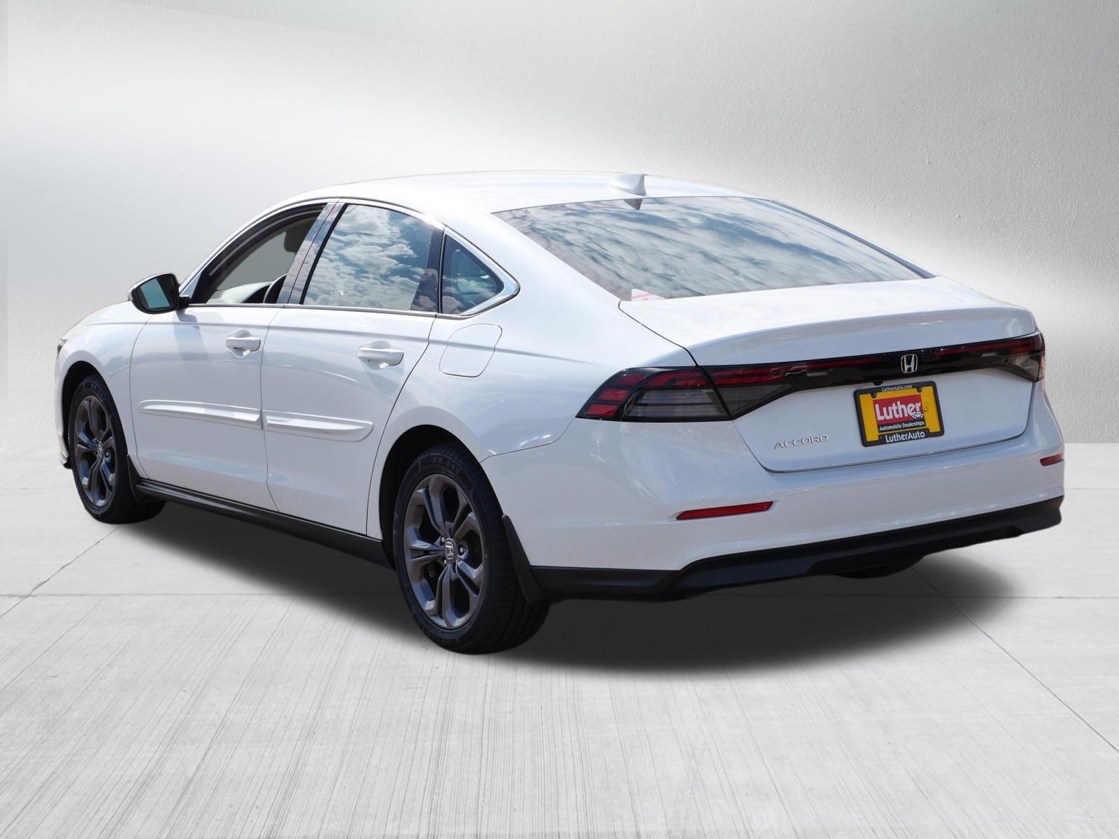 Certified 2023 Honda Accord EX image 5