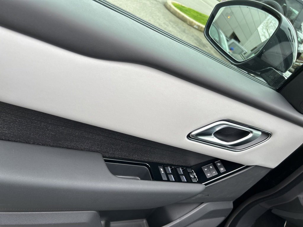 New 2026 Land Rover Range Rover Velar Dynamic SE image 11