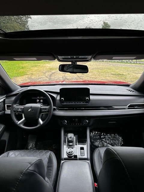 Used 2023 Mitsubishi Outlander AWD image 25