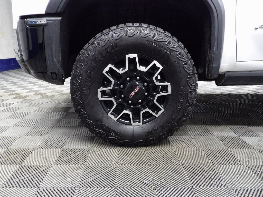 Used 2025 GMC Sierra 2500 AT4X image 7