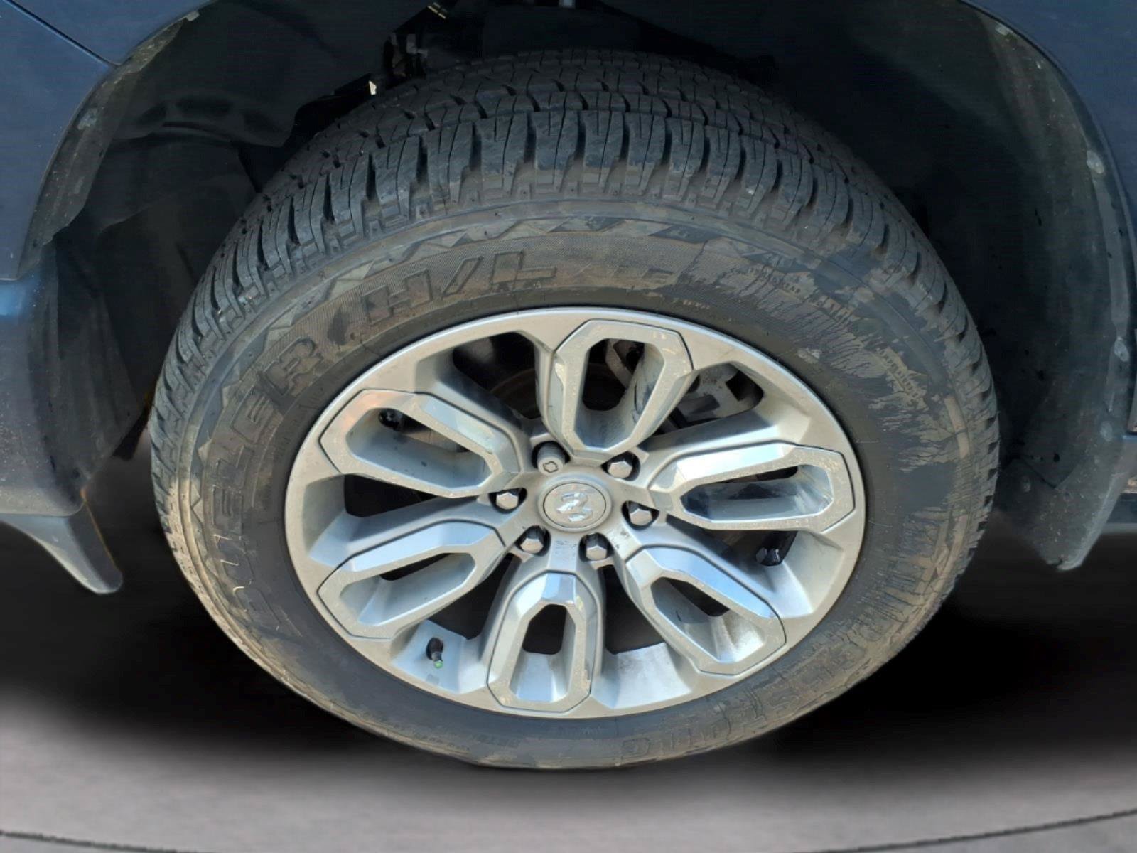 Used 2023 RAM 1500 Laramie AWD/4WD image 11