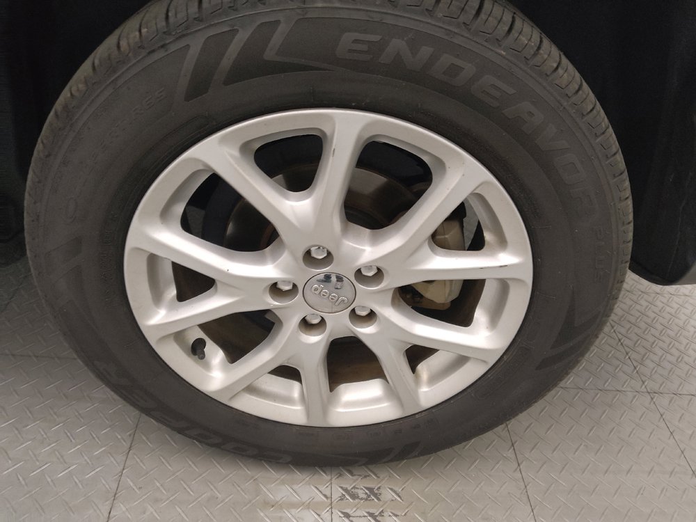 Used 2015 Jeep Cherokee Latitude FWD image 31