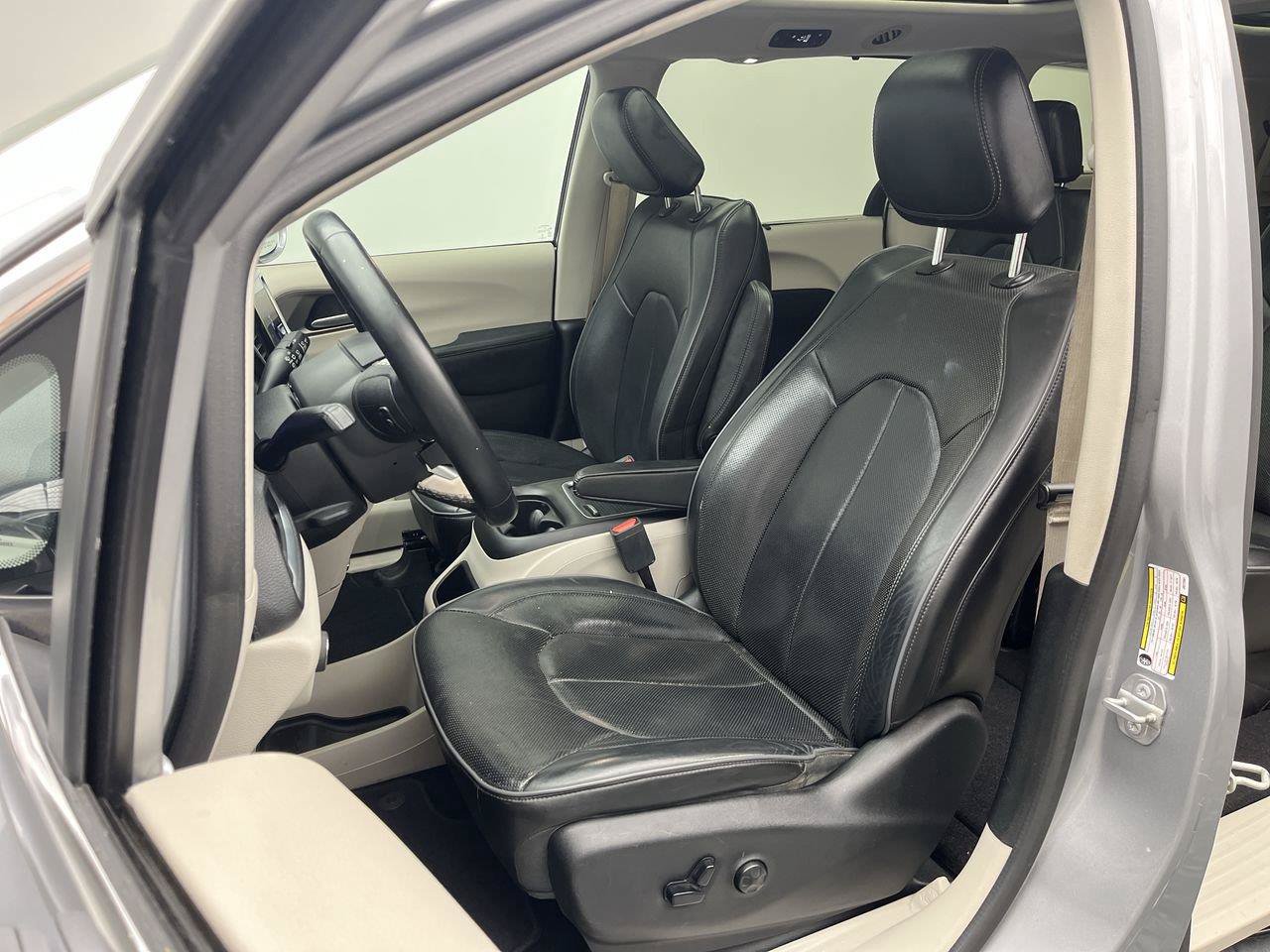 Used 2018 Chrysler Pacifica Limited FWD image 10