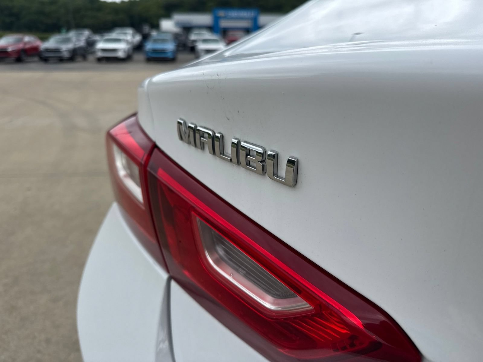 Used 2025 Chevrolet Malibu LT FWD image 11