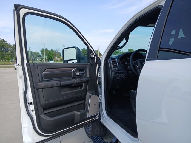 New 2026 RAM 2500 Laramie AWD/4WD image 9