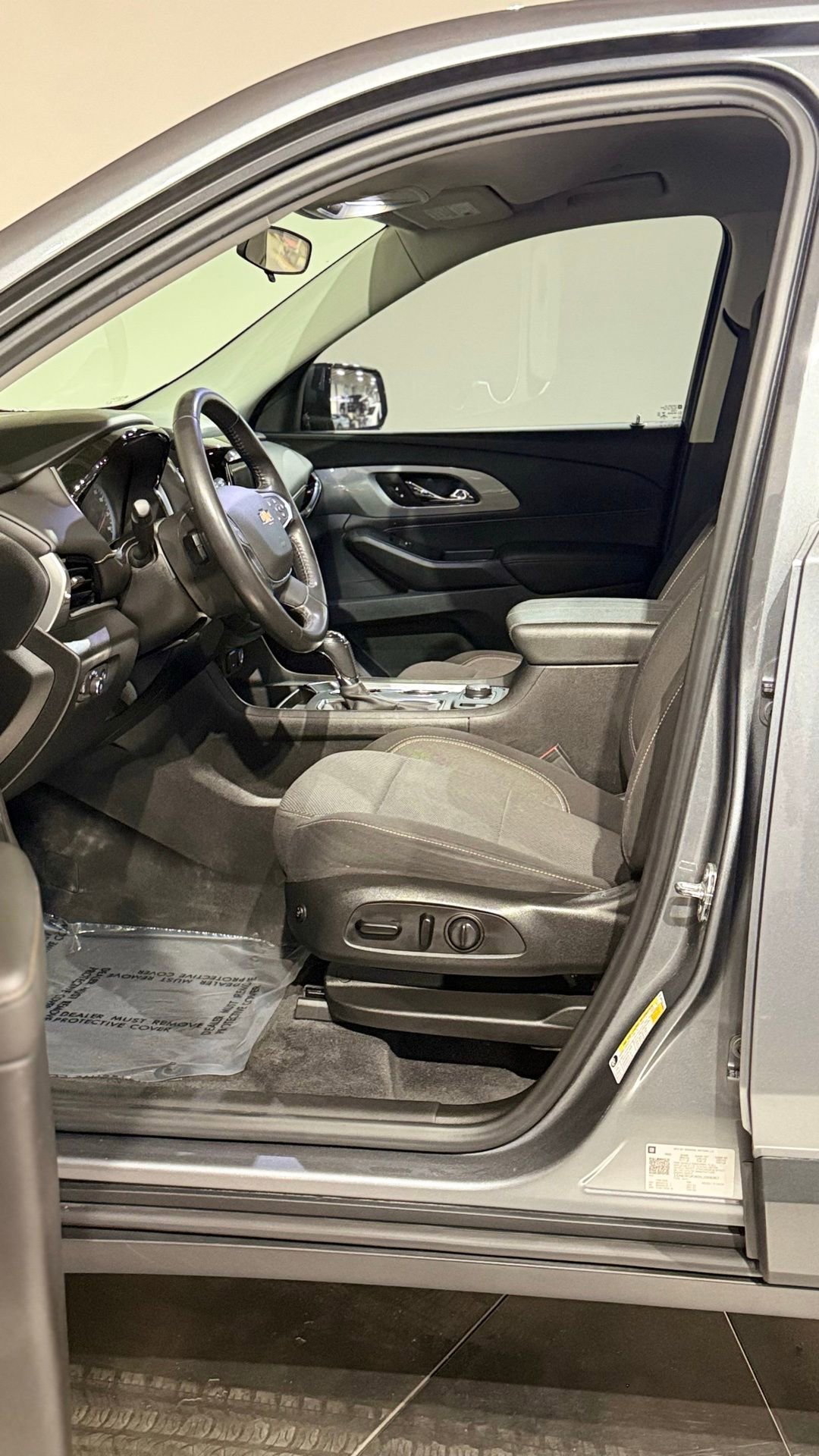 Used 2020 Chevrolet Traverse LT image 36