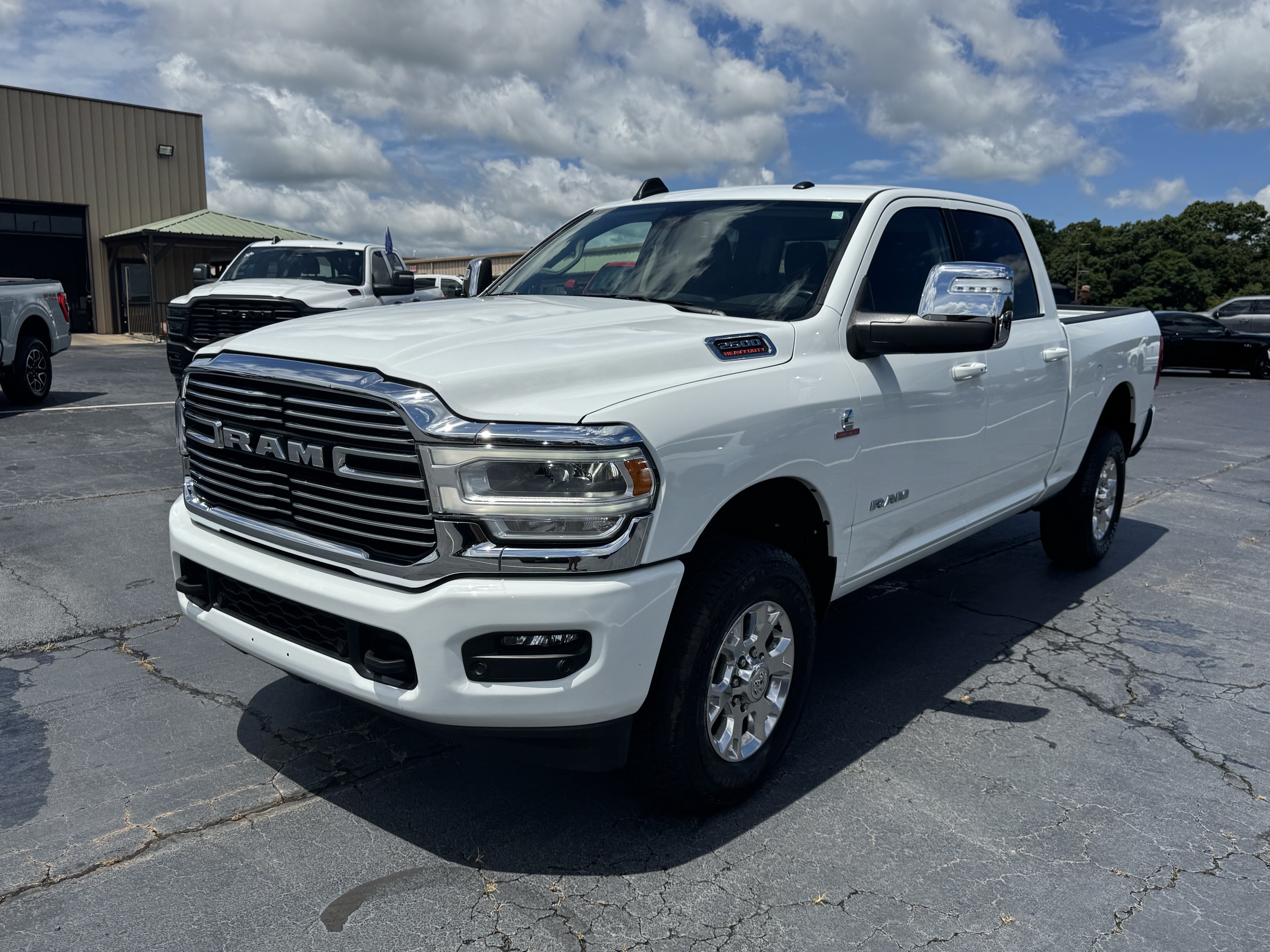 Used 2024 RAM 2500 Laramie AWD/4WD image 2