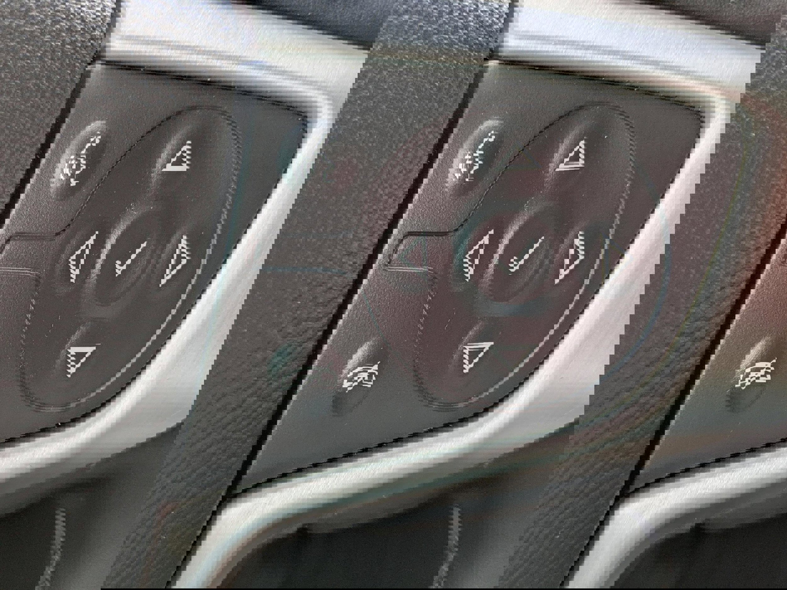 Used 2023 GMC Acadia SLT w/ Technology Package image 19