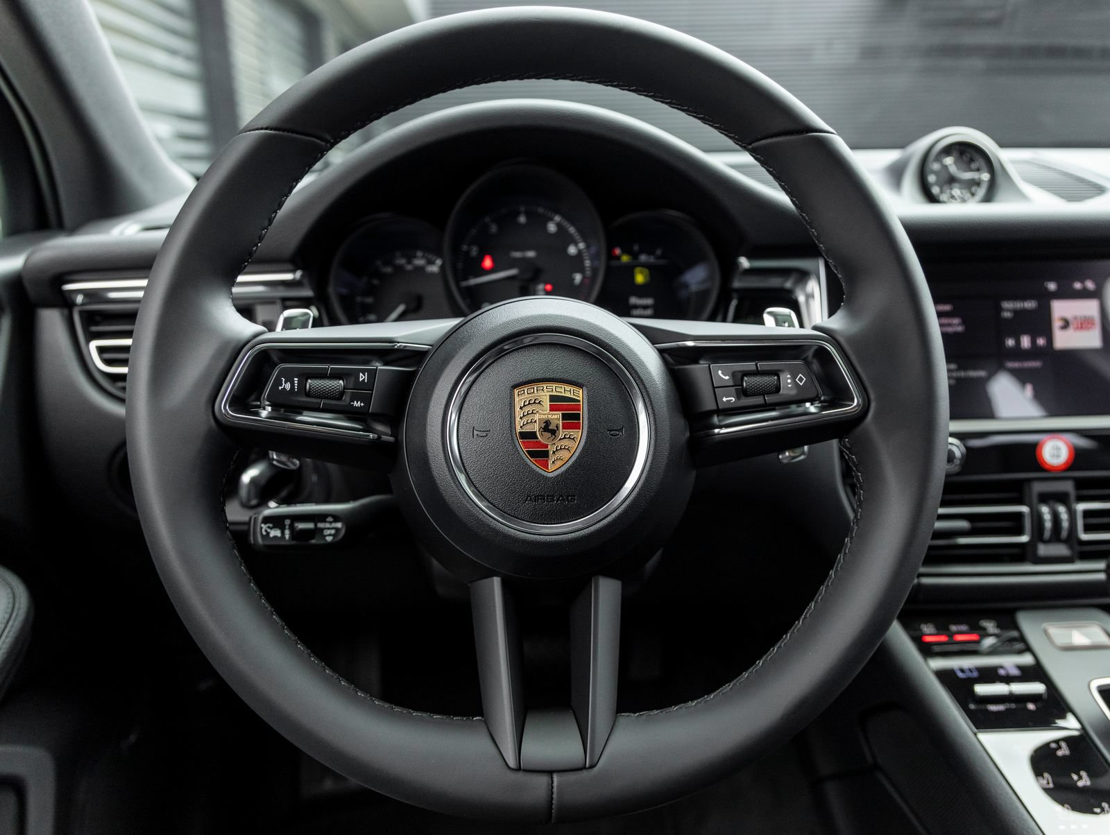 Certified 2026 Porsche Macan AWD/4WD image 26