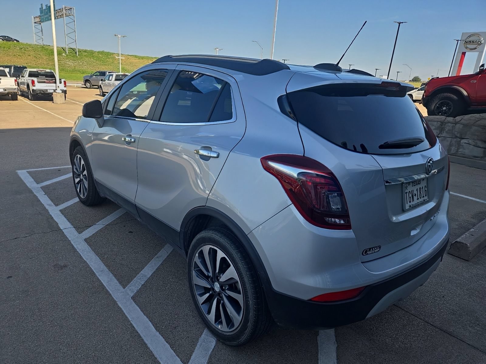 Used 2022 Buick Encore Preferred w/ Safety Package FWD image 9