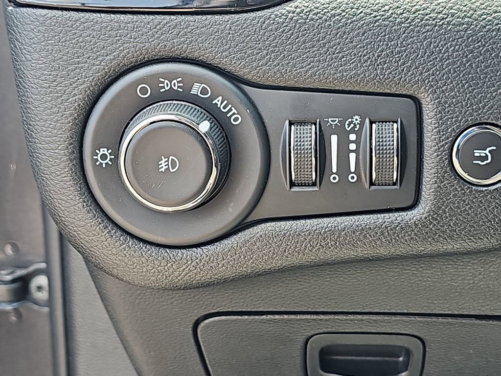 Used 2023 Jeep Cherokee Altitude Lux AWD/4WD image 34