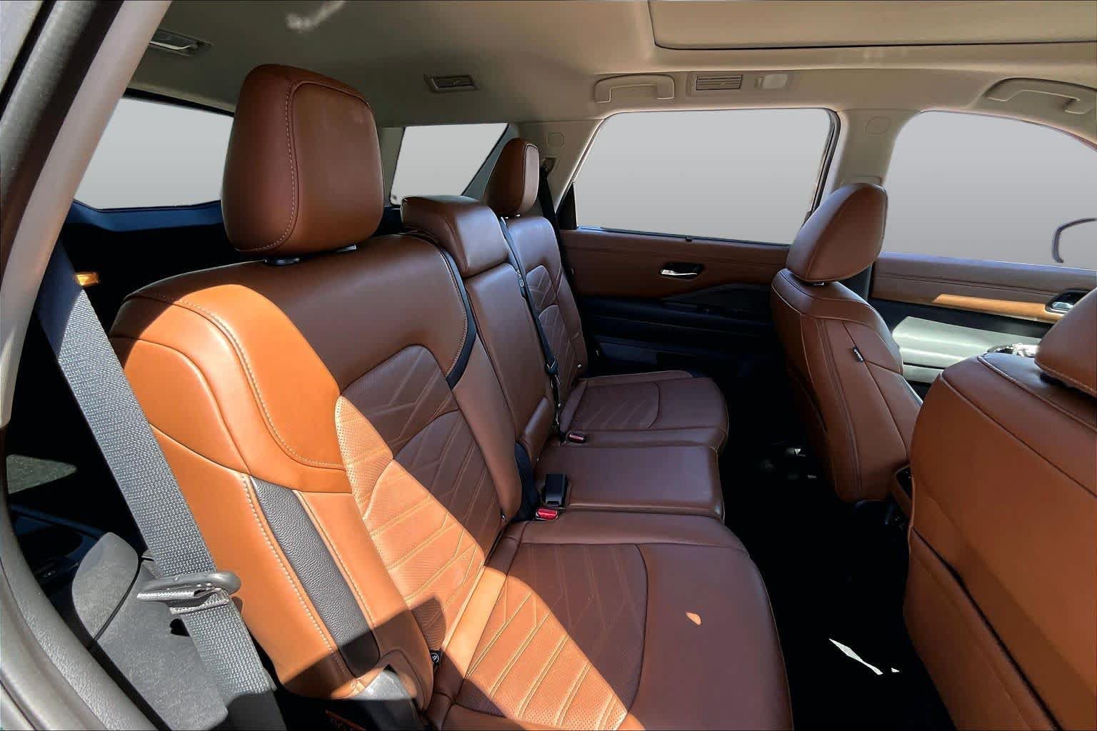 Certified 2025 Nissan Pathfinder Platinum w/ Cargo Package FWD image 21
