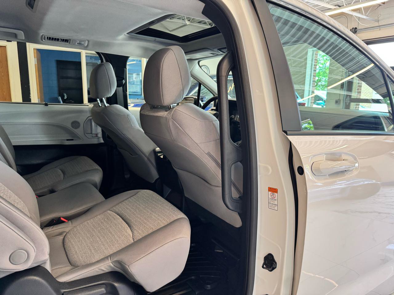 Used 2025 Toyota Sienna LE w/ LE Plus Package AWD/4WD image 27