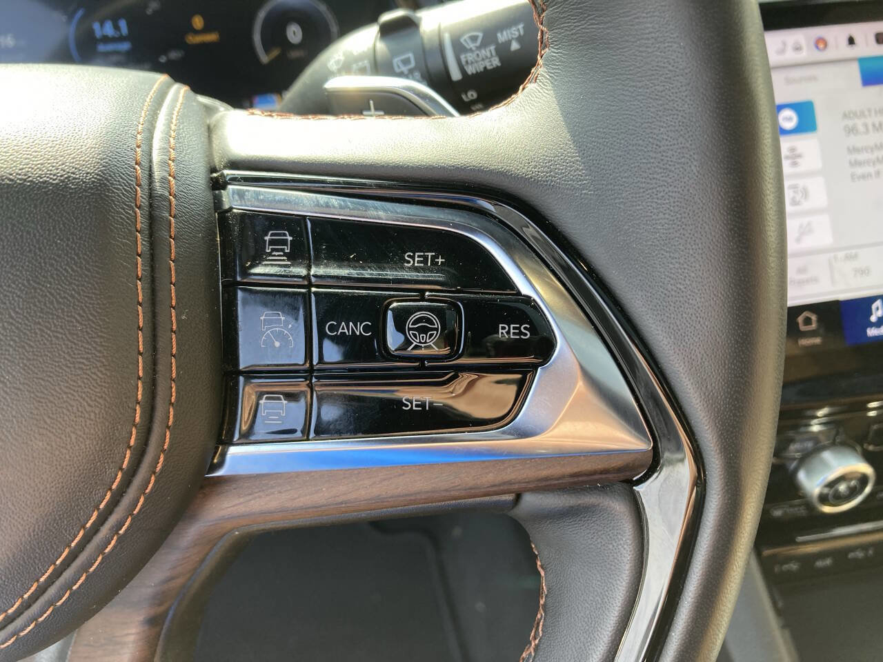 Used 2023 Jeep Grand Cherokee L Summit w/ Advanced Protech Group IV image 22