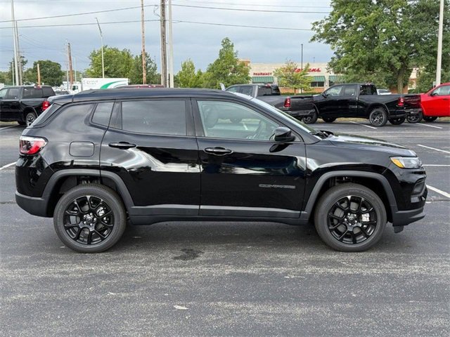 New 2025 Jeep Compass Latitude w/ Sun & Sound Group image 2