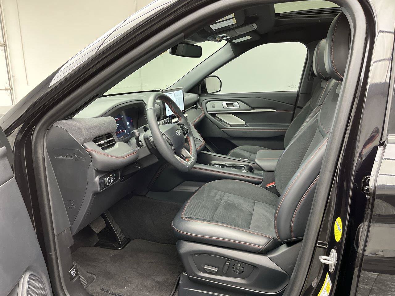 Used 2025 Ford Explorer ST AWD/4WD image 3