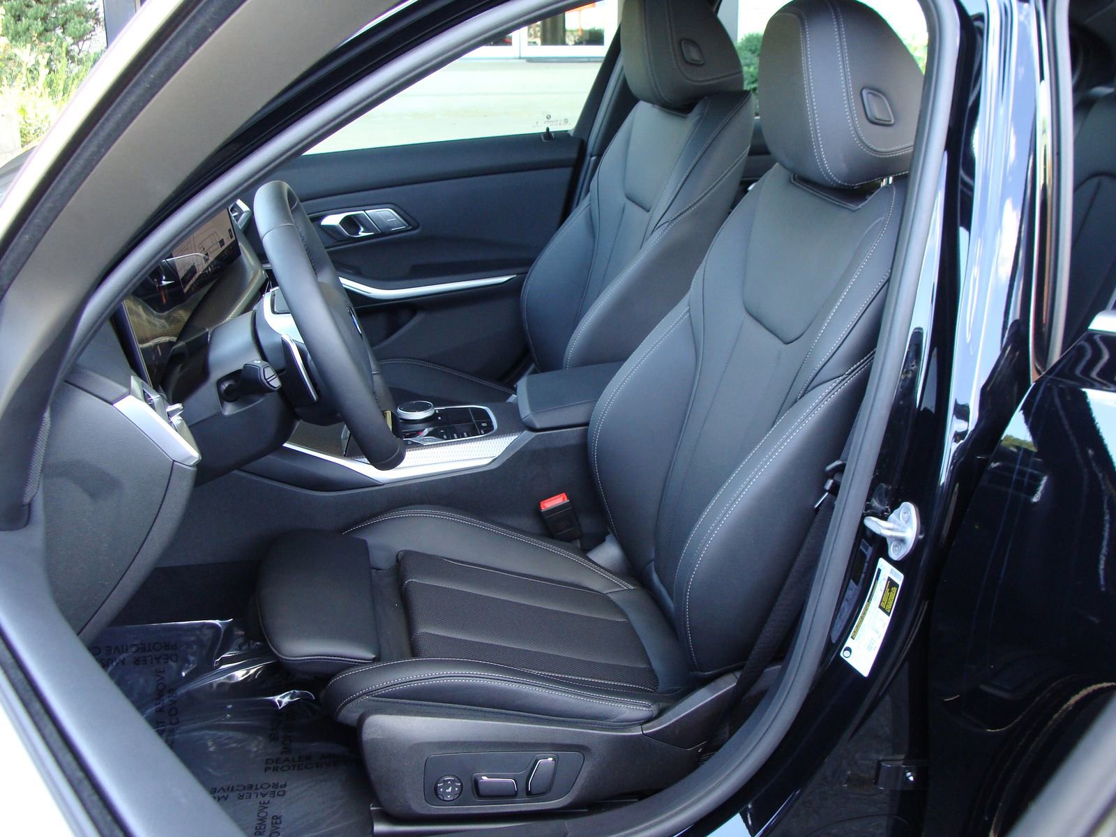 Used 2025 BMW 330i Sedan w/ M Sport Package image 16