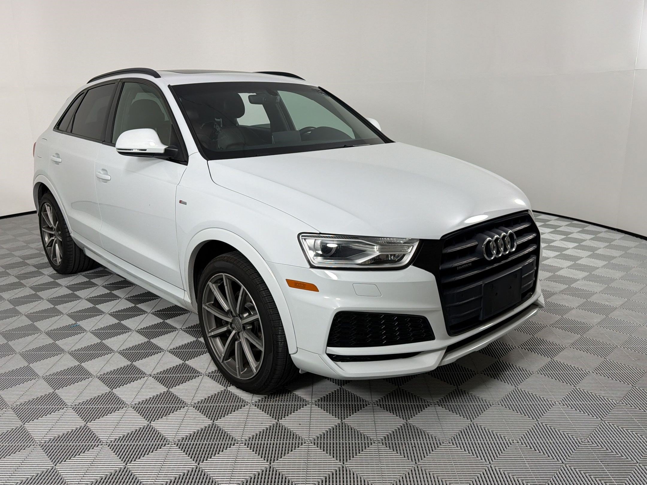 Used 2018 Audi Q3 2.0T Premium Plus w/ Premium Plus Package AWD/4WD image 7