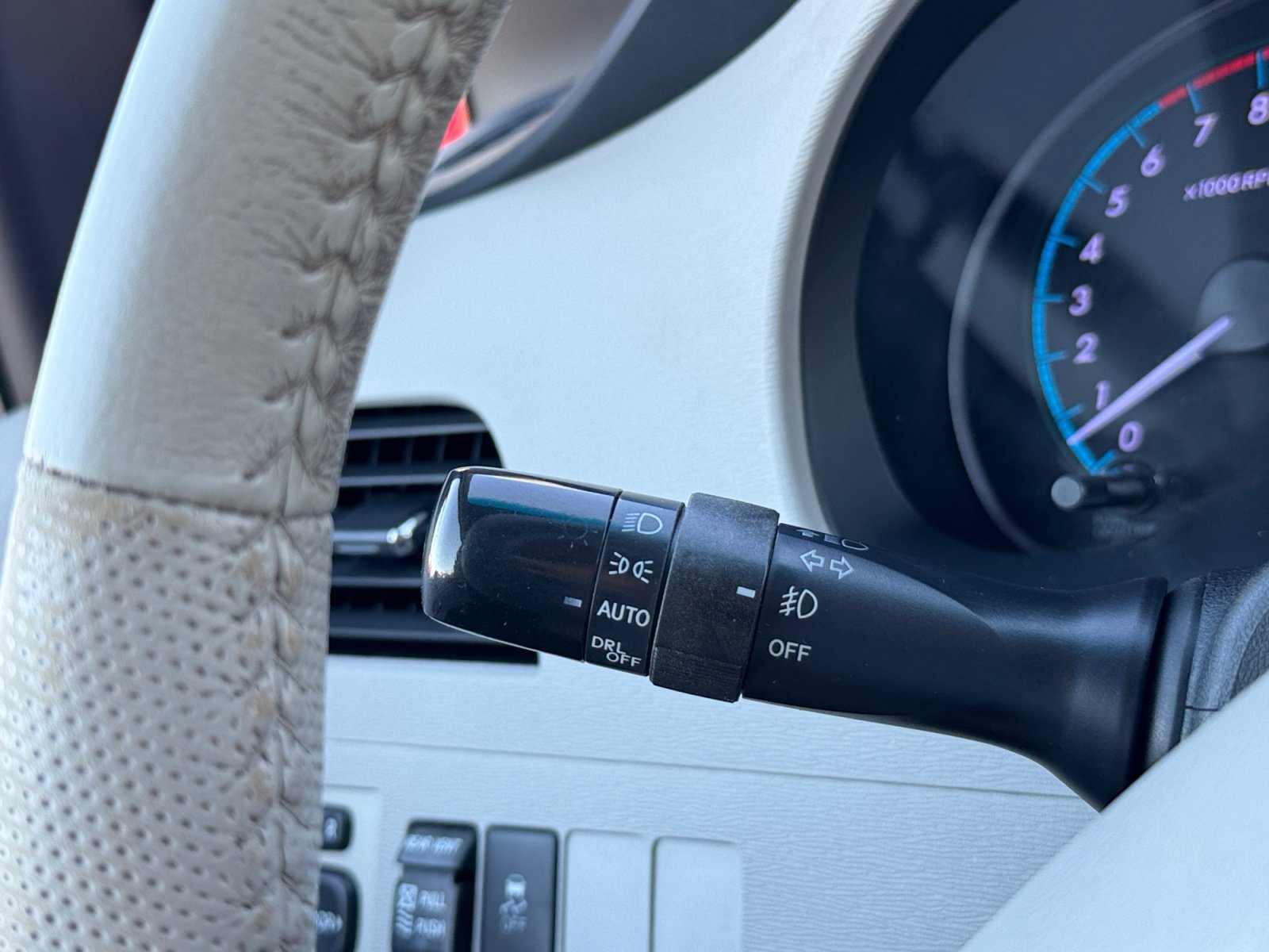Used 2012 Toyota Sienna XLE FWD image 22