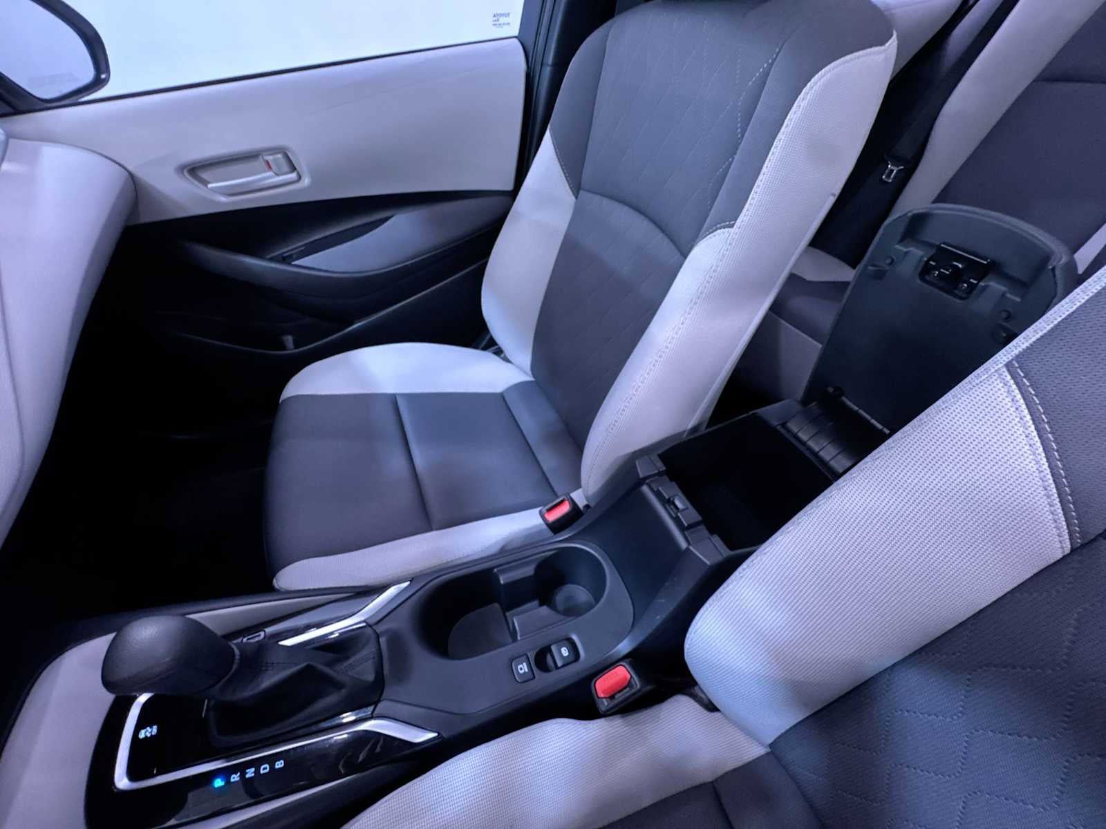 Used 2025 Toyota Corolla LE FWD image 28