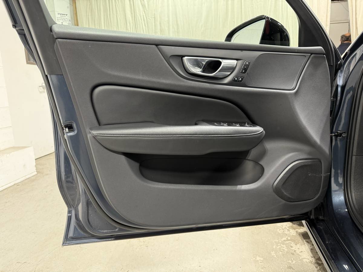 Used 2024 Volvo S60 B5 Plus image 8