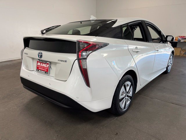 Used 2017 Toyota Prius Four FWD image 3