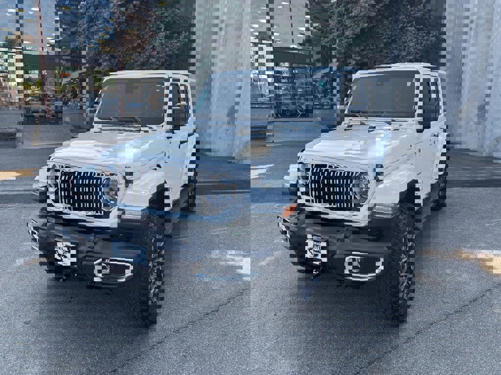 Used 2024 Jeep Wrangler Sahara image 3