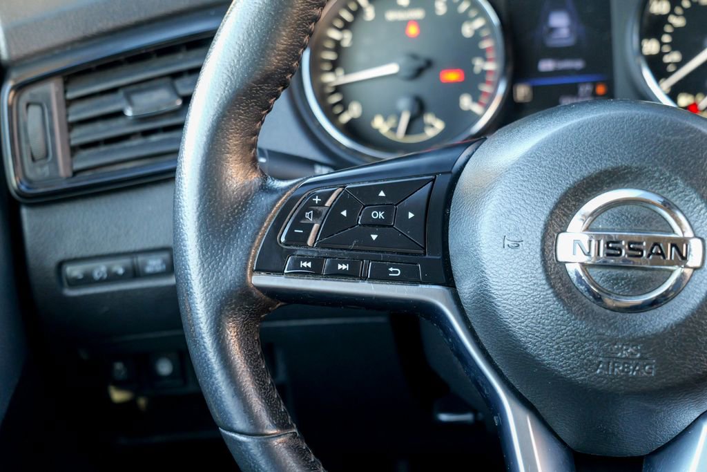 Used 2020 Nissan Rogue SV image 39