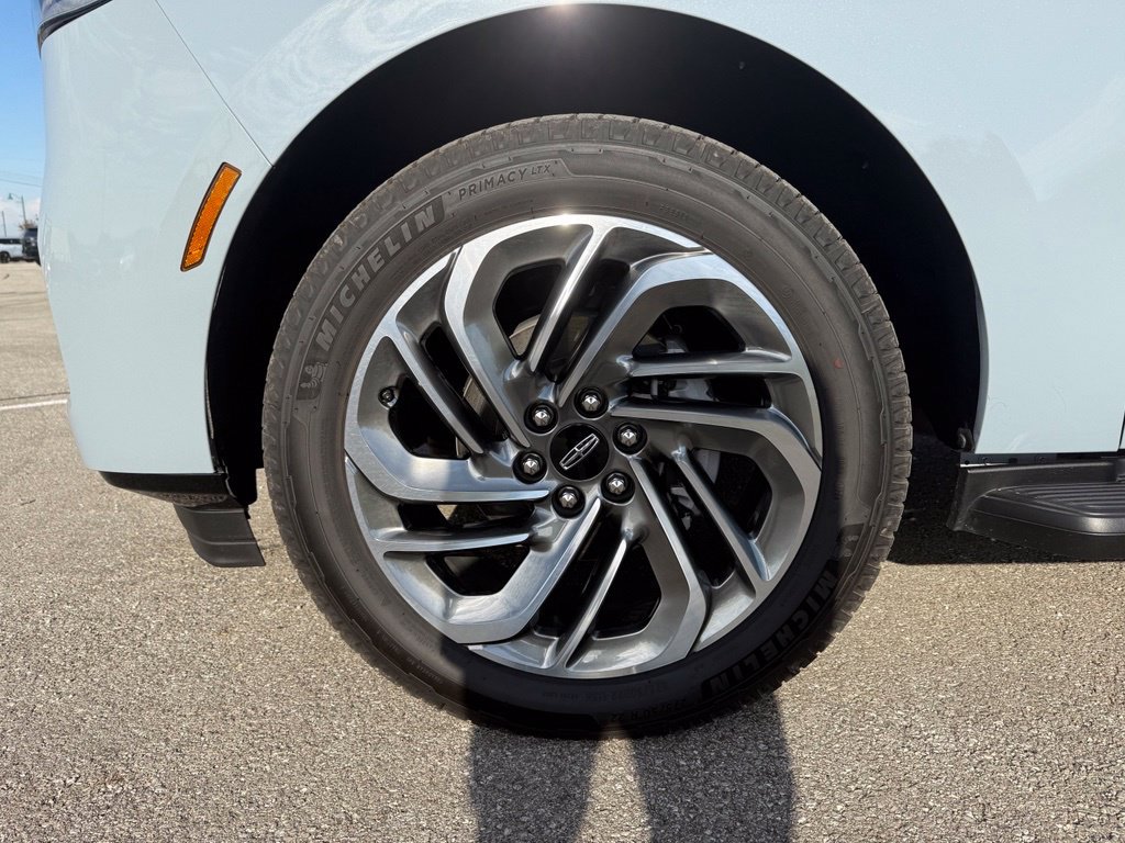 Used 2026 Lincoln Navigator Premiere AWD/4WD image 14