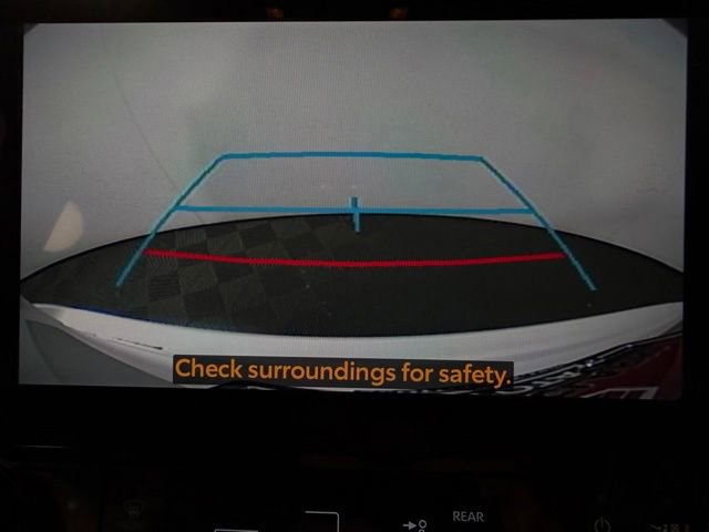 Used 2025 Toyota Highlander XLE FWD image 27