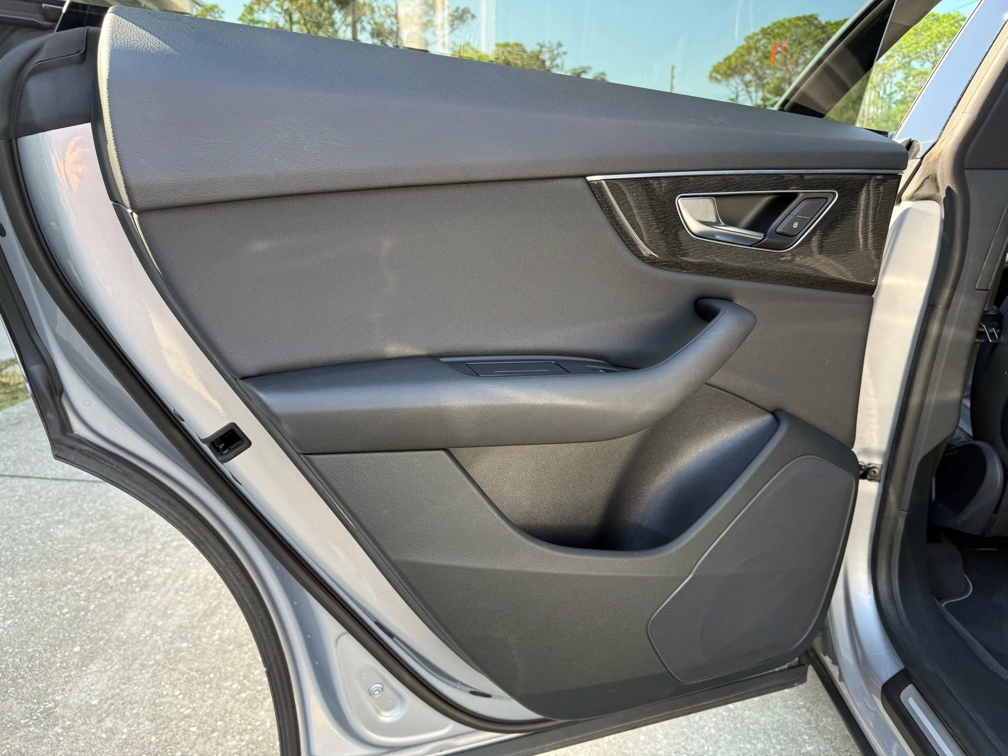 Used 2019 Audi Q8 Premium w/ Convenience Package image 31