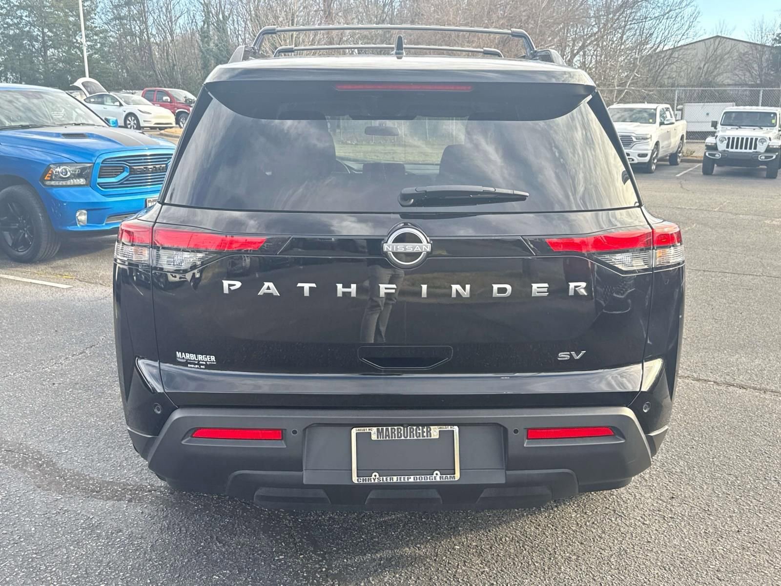 Used 2024 Nissan Pathfinder SV w/ SV Premium Package image 7