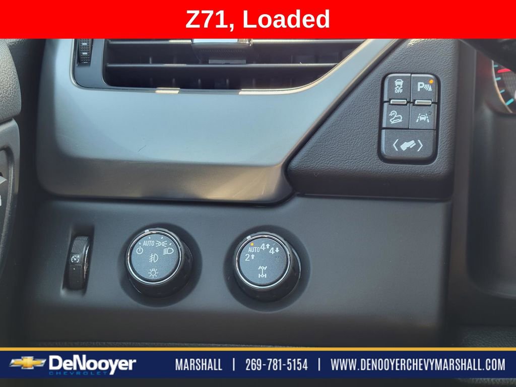 Used 2018 Chevrolet Suburban LT image 13