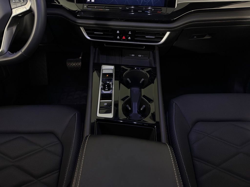 Used 2025 Volkswagen Atlas Cross Sport SE AWD/4WD image 17