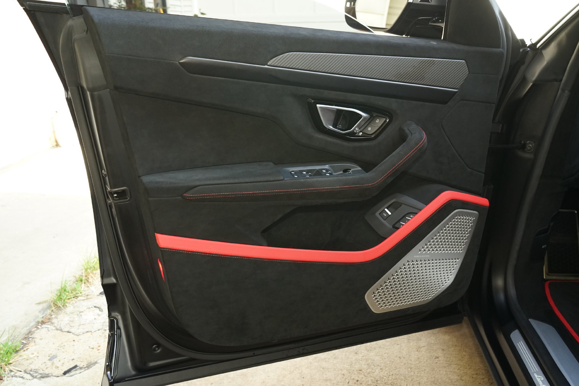 Used 2023 Lamborghini Urus Performante AWD/4WD image 36