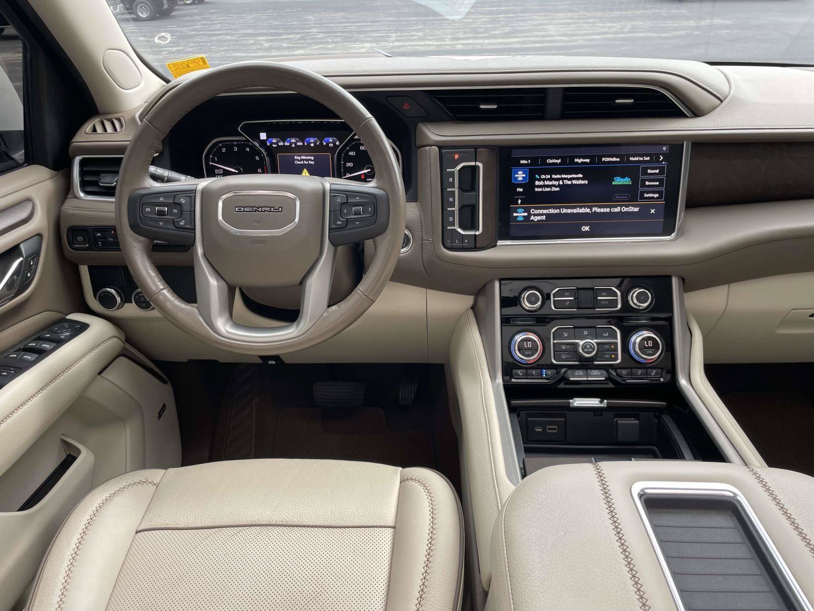 Used 2021 GMC Yukon Denali w/ Denali Premium Package RWD image 13