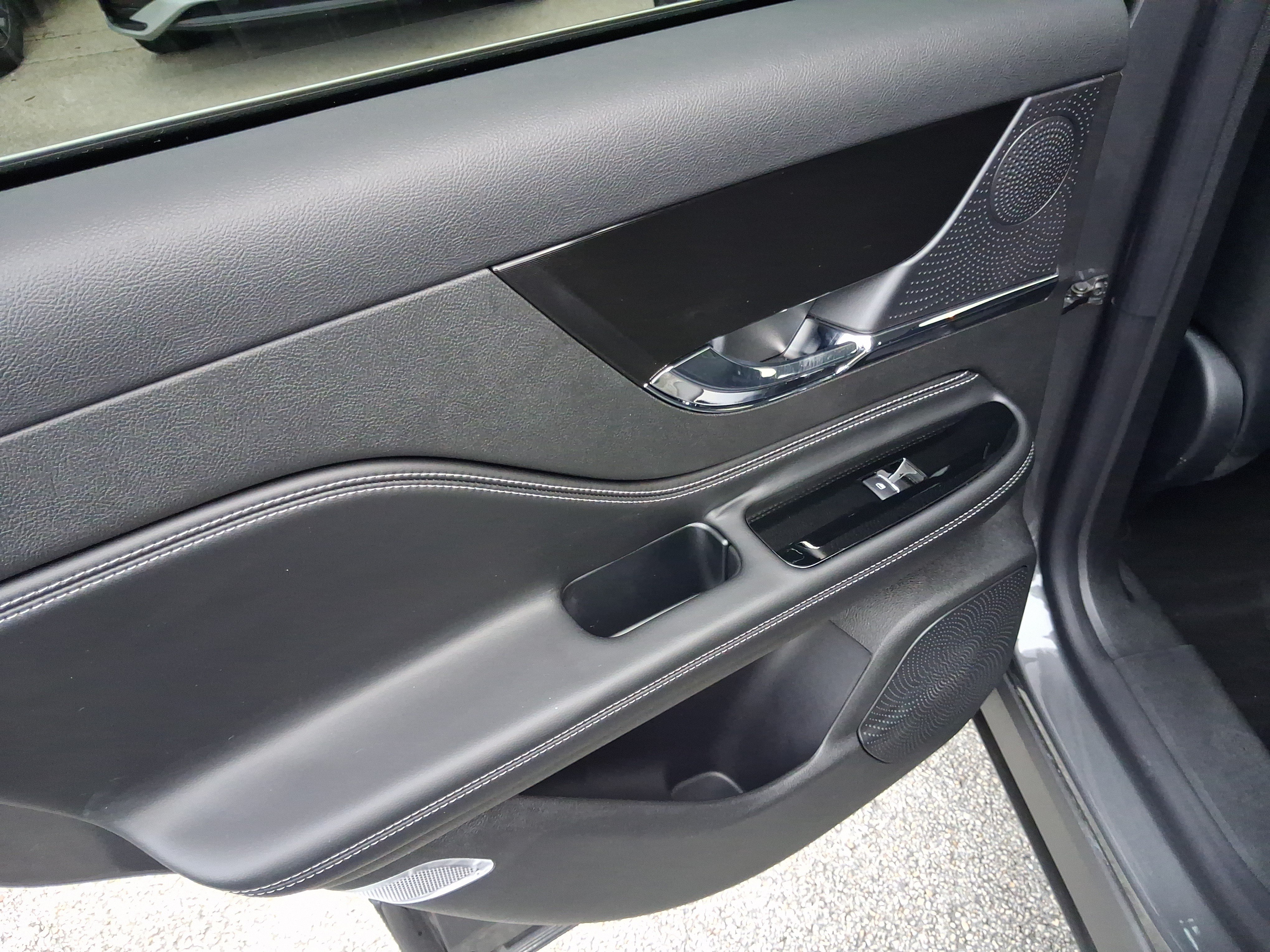 Certified 2024 Lincoln Corsair FWD image 9