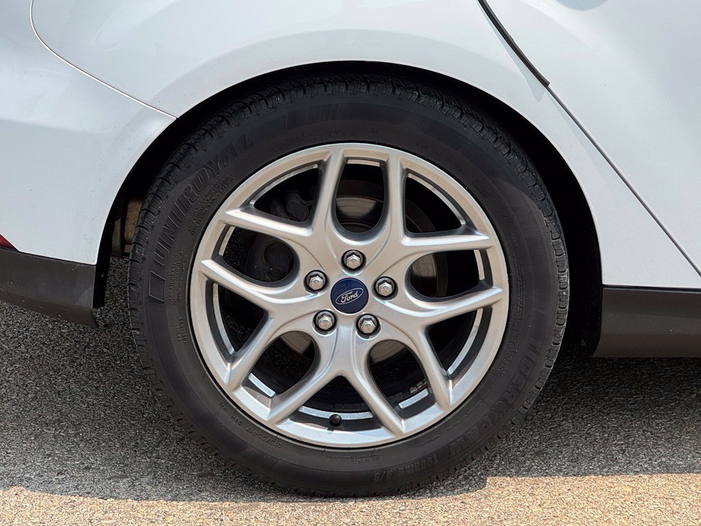 Used 2015 Ford Focus SE w/ Equipment Group 201A FWD image 7