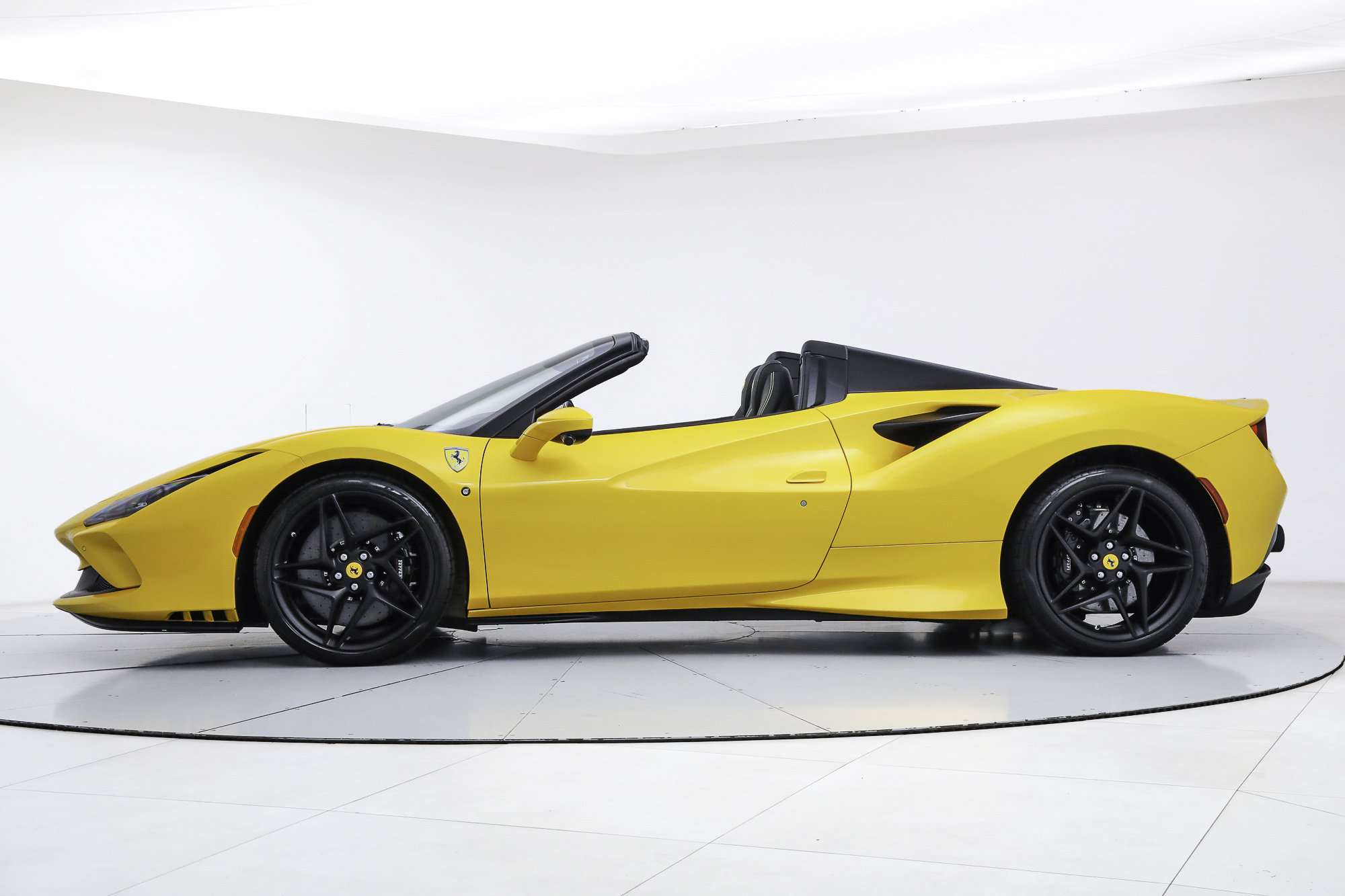 Certified 2022 Ferrari F8 Tributo RWD image 2