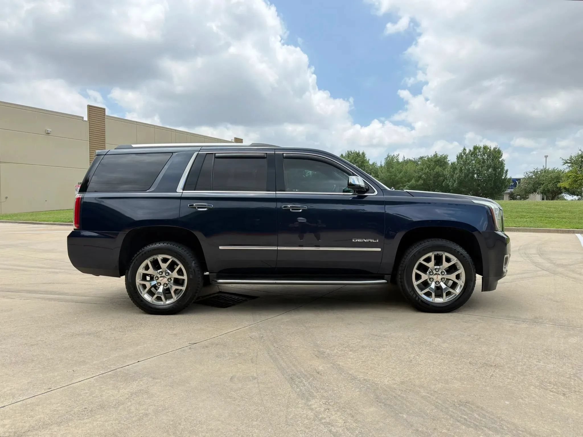 Used 2018 GMC Yukon Denali w/ Enhanced Security Package RWD image 7