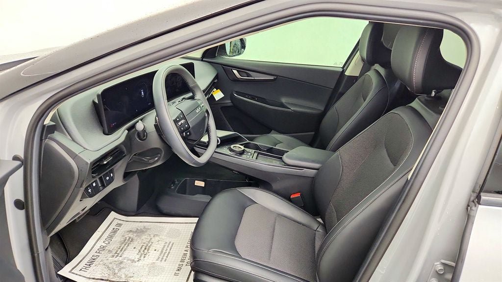 Used 2025 Kia EV6 Light w/ Light LR Technology Package RWD image 18