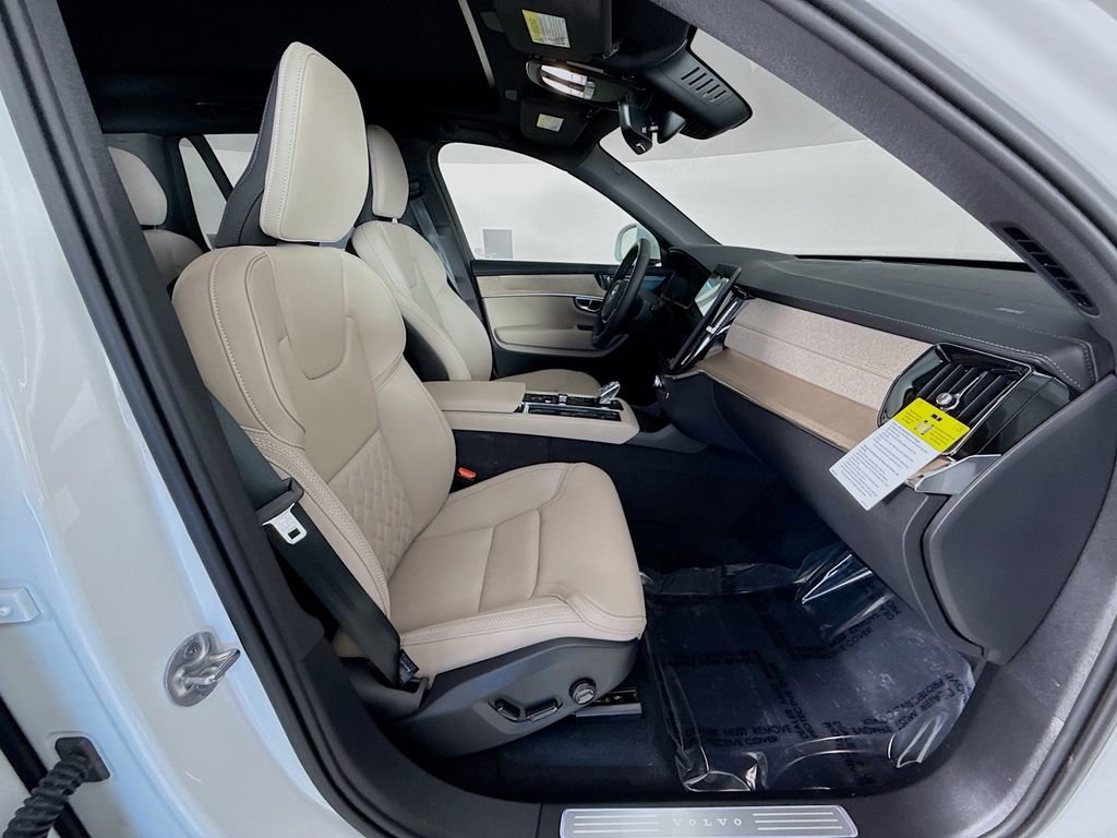 New 2026 Volvo XC90 T8 Plus w/ Protection Package Premier image 31