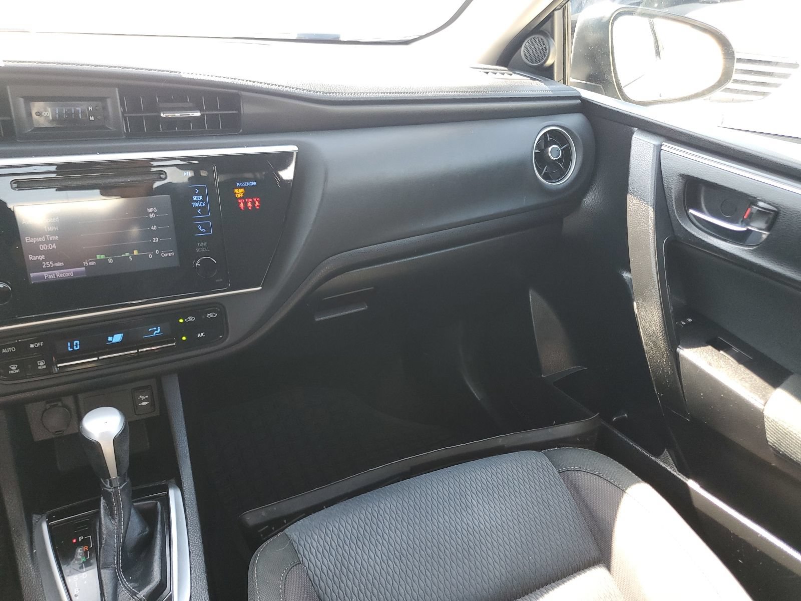 Used 2018 Toyota Corolla LE FWD image 27