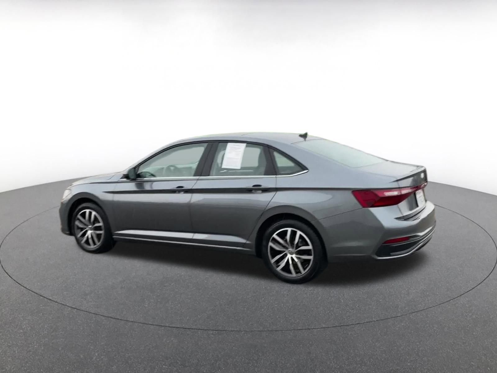 Used 2025 Volkswagen Jetta SE image 10