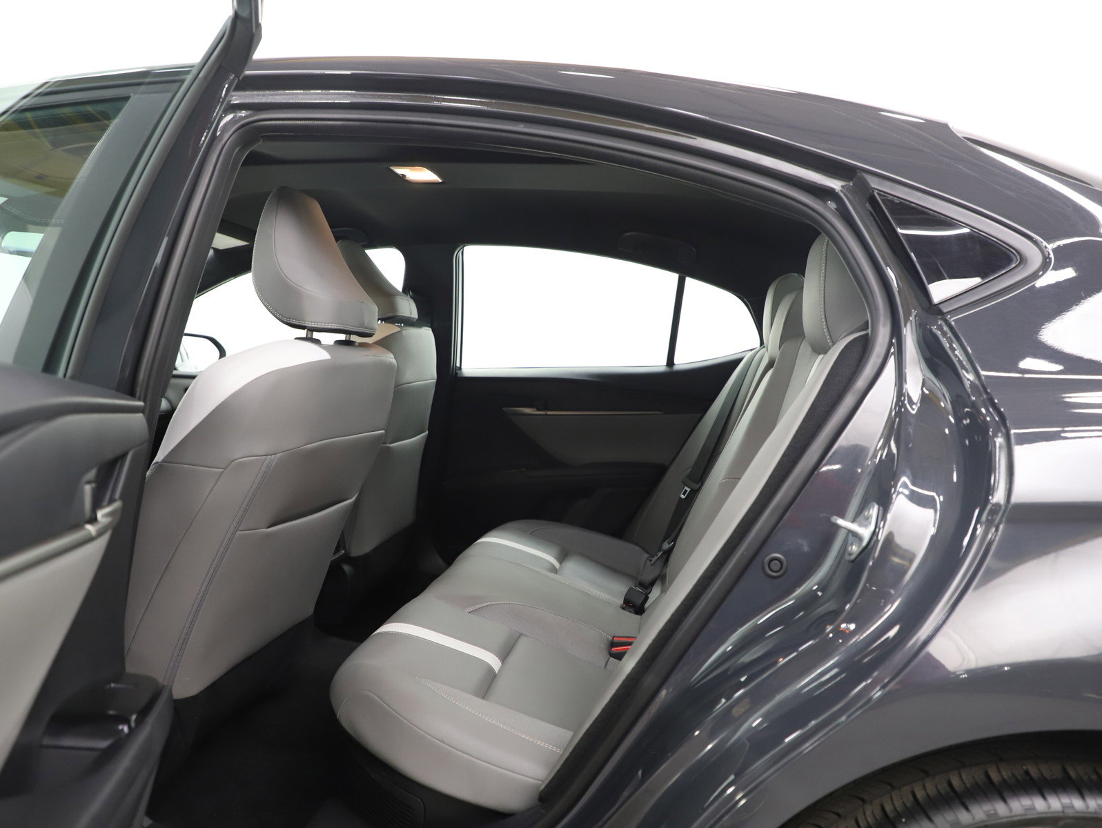 Used 2025 Toyota Camry SE image 16