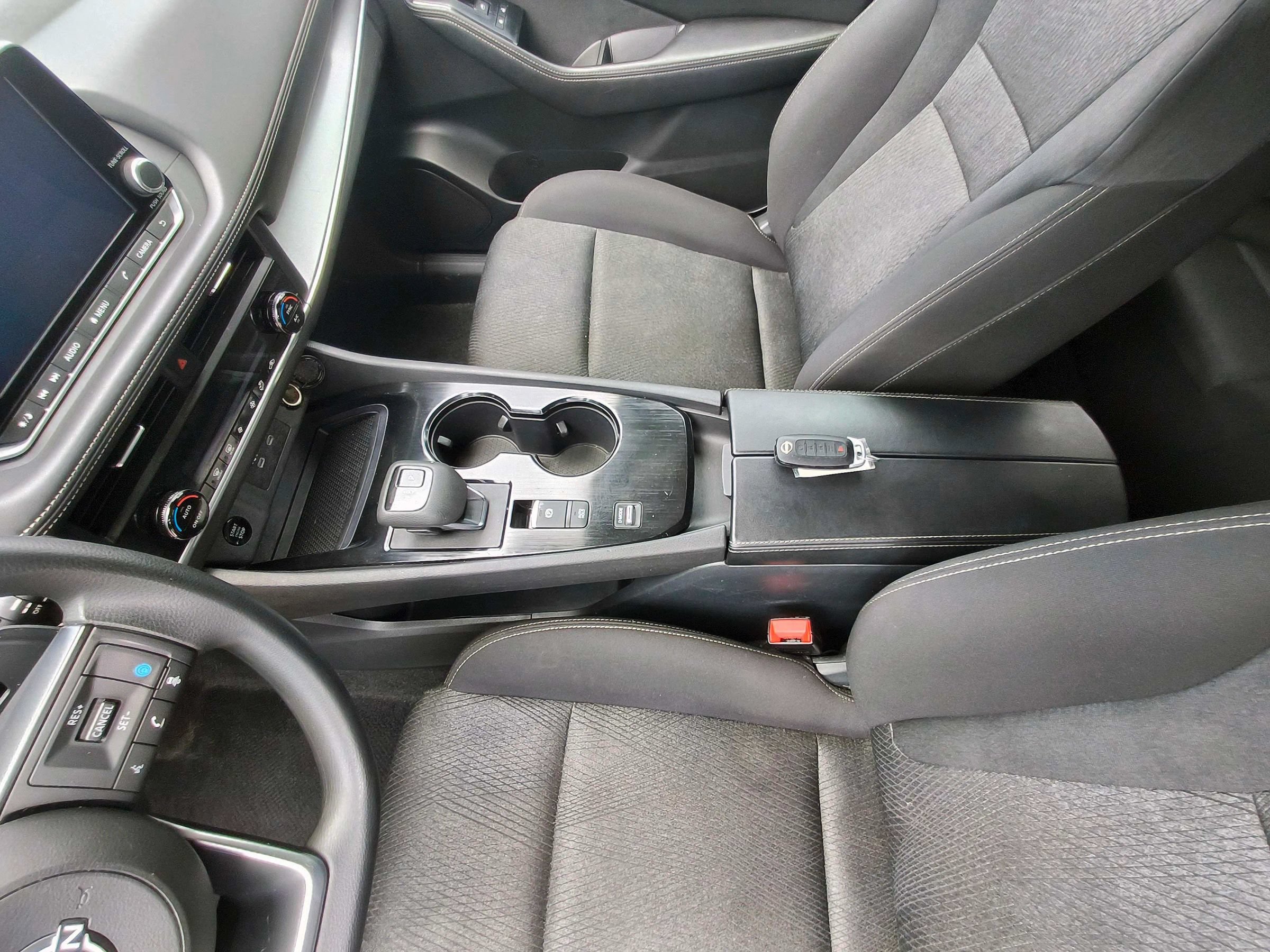 Used 2024 Nissan Rogue SV FWD image 24