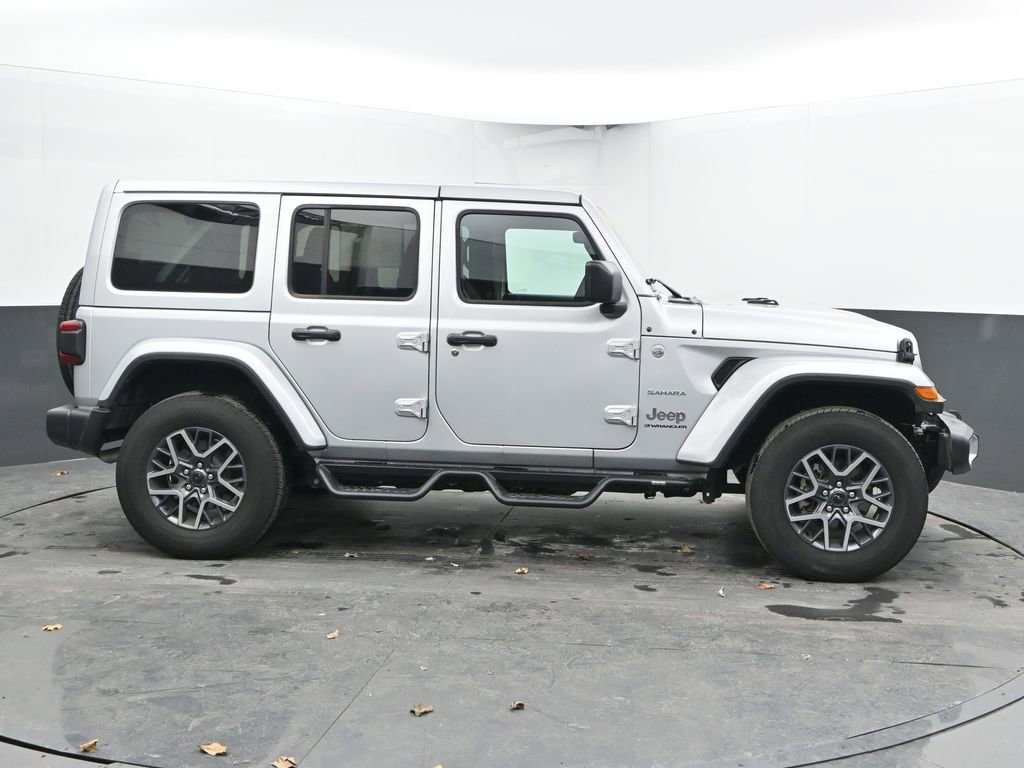 Used 2024 Jeep Wrangler Sahara image 12
