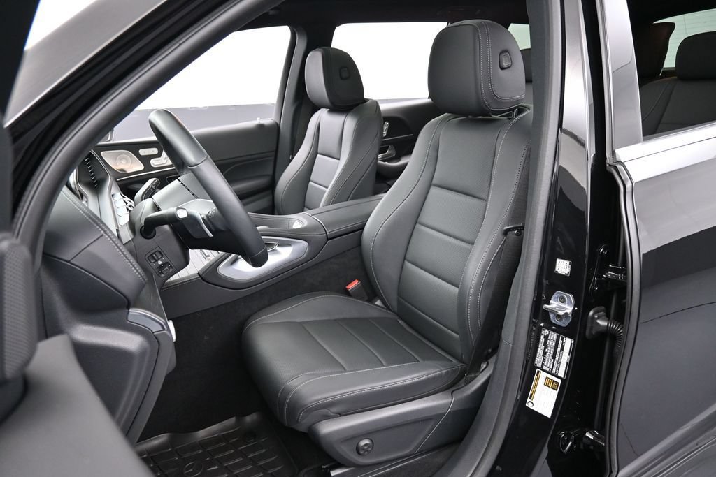 Used 2025 Mercedes-Benz GLS 450 4MATIC image 5