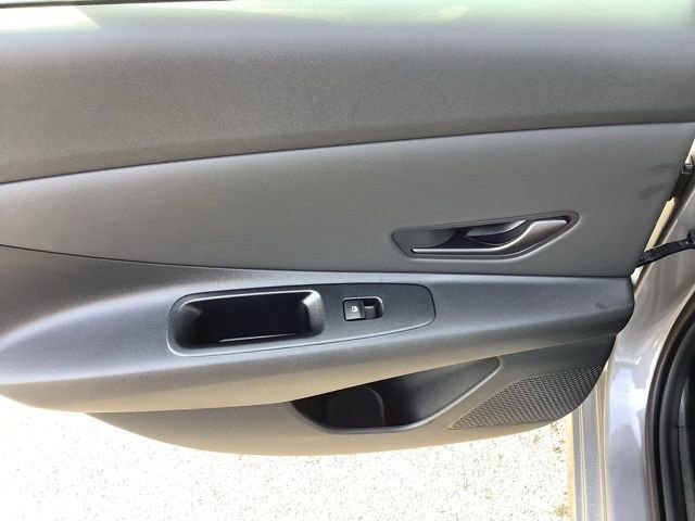 Used 2025 Hyundai Elantra SEL w/ Cargo Package FWD image 19