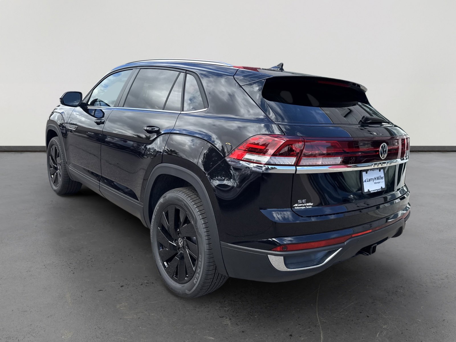 New 2026 Volkswagen Atlas Cross Sport SE image 4